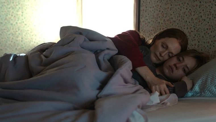 Julianne Moore y Sydney Sweeney en Echo Valley. Julianne Moore y Sydney Sweeney en Echo Valley.