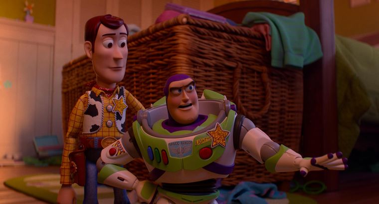 Tom Hanks y Tim Allen regresando como los icónicos Woody y Buzz Lightyer.