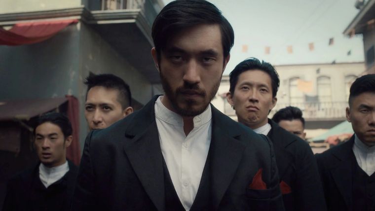 La serie ideal para los amantes de las artes marciales y Peaky Blinders