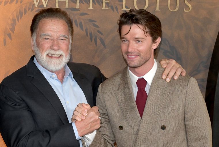 Arnold y Patrick Schwarzenegger en el estreno de la nueva temporada de The White Lotus