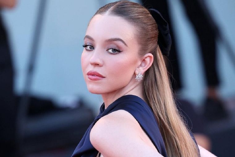 Sydney Sweeney le da vida a Cassie en la serie Euphoria.