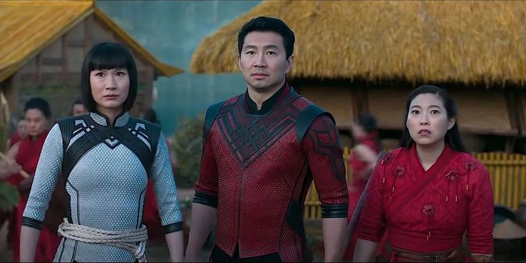 Xialing, Shang-Chi y Katy miran asombrados los números de taquilla