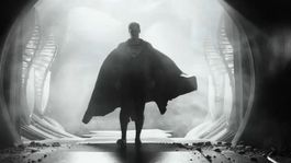 Superman y el misterio de su traje negro