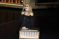 Barbra Streisand rinde tributo a Robert Redford durante el segmento In Memoriam del Oscar 2026.&nbsp;