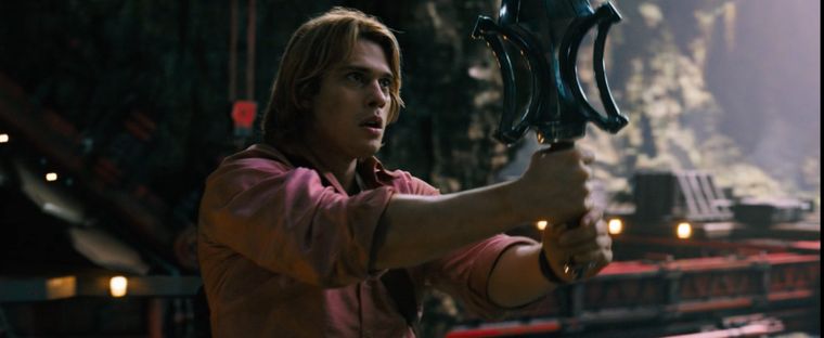 Masters-of-the-Universe-film-Nicholas-Galitzine-adam-sword