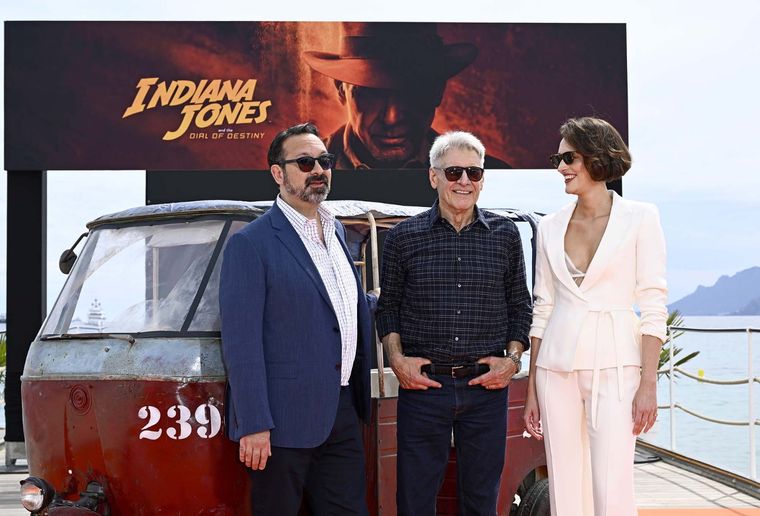 James Mangold, Harrison Ford y Phoebe Waller-Bridge durante la presentación del filme en Cannes