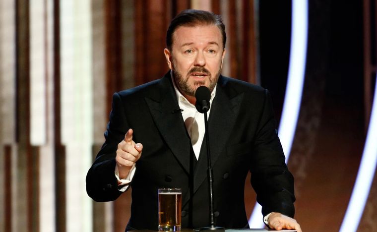Políticamente incorrecto, Ricky Gervais decidió moderarse en una de las últimas entregas de los Globos de Oro que presentó para evitar el escarnio público.