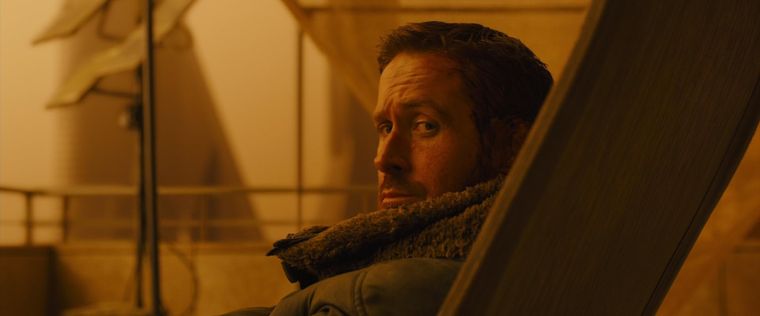 Ryan Gosling como el agente K en Blade Runner 2049.