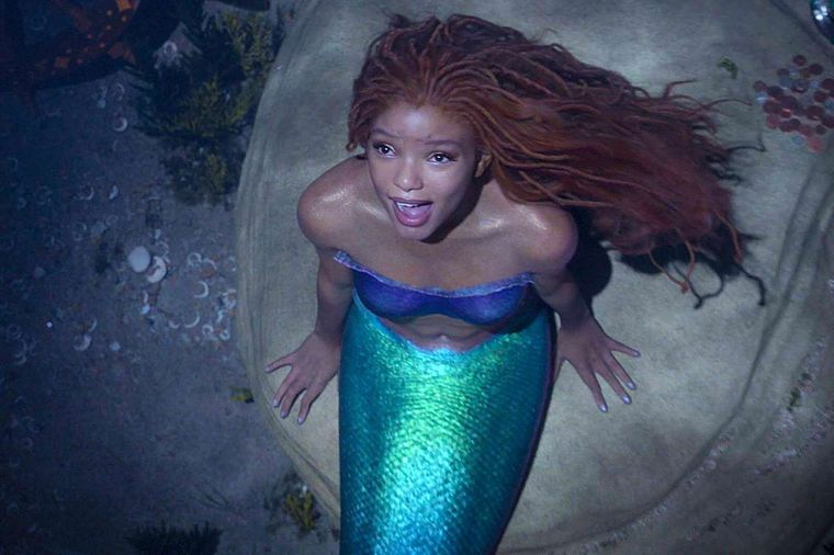 Halle Bailey interpreta a Ariel en la nueva versión de La Sirenita
