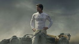F1 ya se encuentra en cines. 