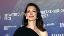 ¡Anne Hathaway agranda la familia!