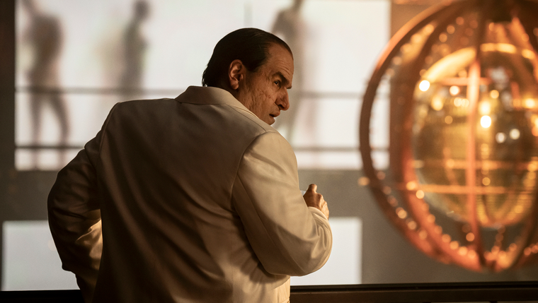 Colin Farrell interpreta a Oz, retomando su papel de The Batman. Colin Farrell interpreta a Oz, retomando su papel de The Batman.