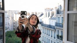 Lily Collins es reconocida por su papel en Emily in Paris