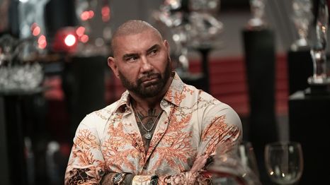 Dave Bautista en la secuela de Knives Out de 2022.