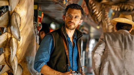 Jonathan Bailey debuta en la exitosa franquicia de&nbsp;Jurassic Park, donde da vida al paleontólogo Dr. Henry