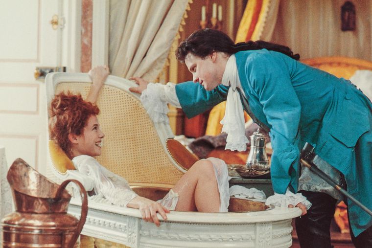 Valmont, una de las varias veces que el libro de Pierre Choderlos de Laclos fue llevado a la pantalla Valmont, una de las varias veces que el libro de Pierre Choderlos de Laclos fue llevado a la pantalla