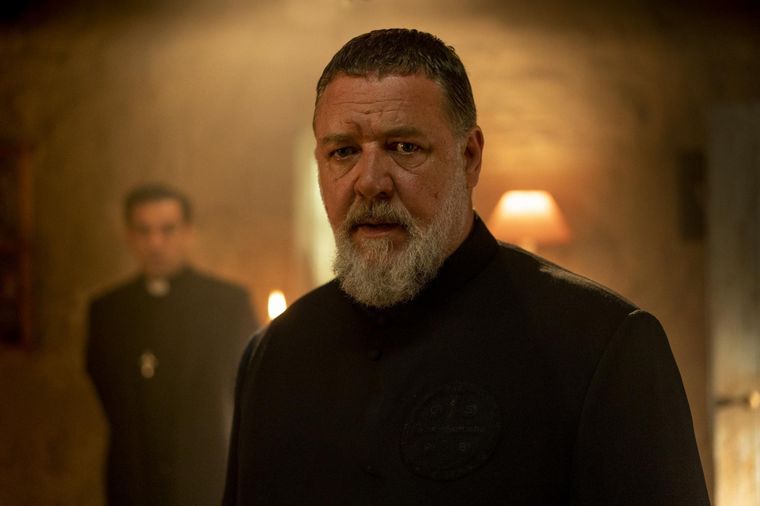 Russell Crowe se enfrenta a terribles demonios en El exorcista del papa