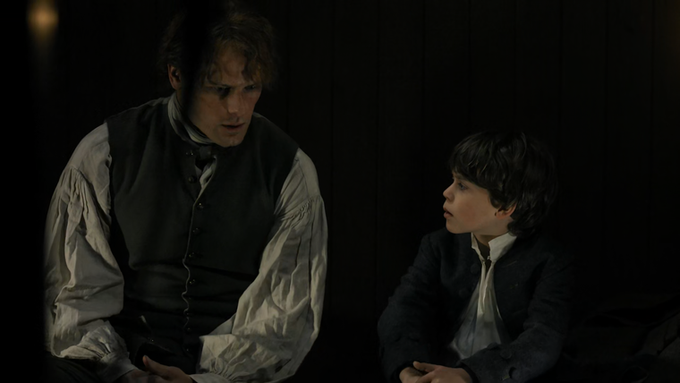 Jamie vive como prisionero en Helwater y establece un vínculo que marcará su vida: el nacimiento de su hijo William. Jamie vive como prisionero en Helwater y establece un vínculo que marcará su vida: el nacimiento de su hijo William.