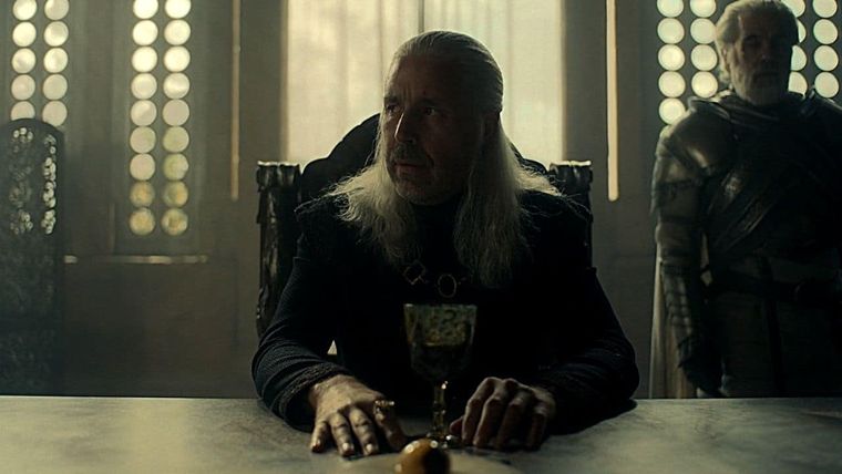 Viserys decide casarse con Alicent Hightower tras la muerte de su eposa.