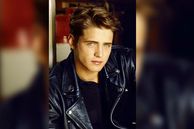 Jason Priestley en su época de galán