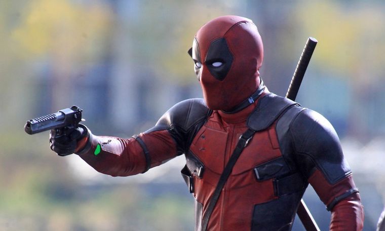 Un hombre de negocios llega al mundo de Deadpool
