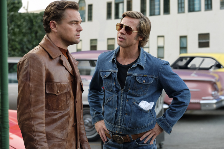Leonardo DiCaprio y Brad Pitt en uno de los momentos más recordados de Once Upon a Time in Hollywood. Leonardo DiCaprio y Brad Pitt en uno de los momentos más recordados de Once Upon a Time in Hollywood.