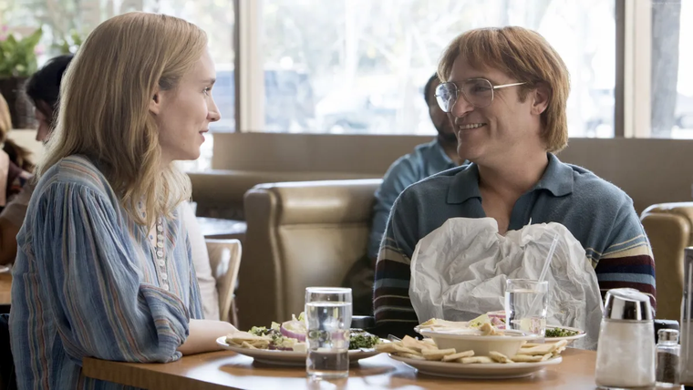 Phoenix y Mara brillan en esta comedia dramática