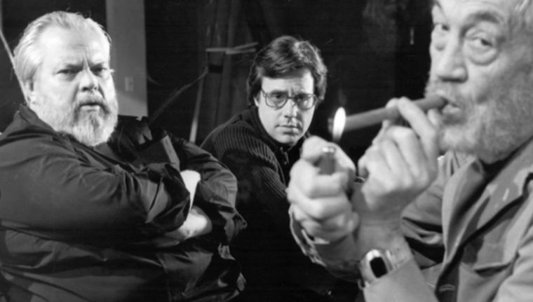 La película fue rodada como un falso documental y tiene un frenético montaje