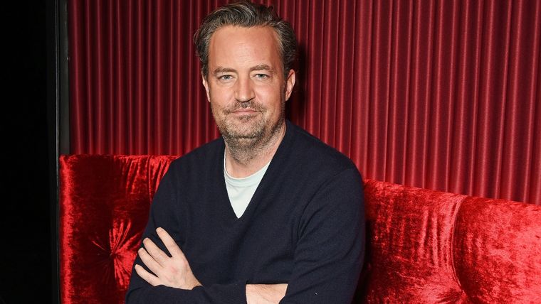 Matthew Perry sacará un libro de memorias en el que habla de sus adicciones.