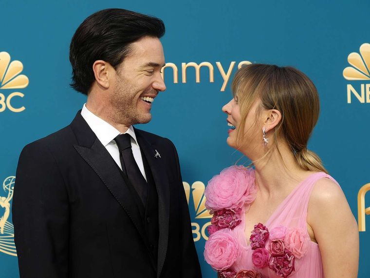 Tom Pelpherey y Kaley Cuoco son pareja hace más de un año