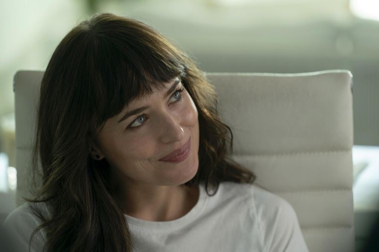 Dakota Johnson interpreta a la introvertida Lucy