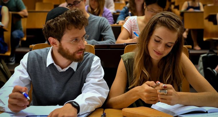 El despertar de Motti Wolkenbruch, gran drama romántico de Netflix