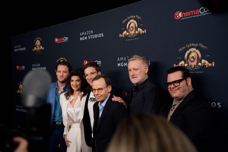 Lewis Pullman, Daphne Zuniga, Josh Greenbaum, Rick Moranis, Bill Pullman y Josh Gad. Lewis Pullman, Daphne Zuniga, Josh Greenbaum, Rick Moranis, Bill Pullman y Josh Gad.