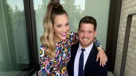 luisana lopilato y michael buble confirman que estan esperando su cuarto hijo con una tierna postal