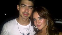 Todo lo que se sabe del romance que hubo entre Dulce María de RBD y Joe Jonas.