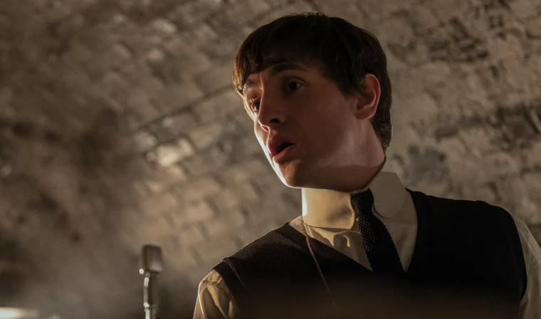 Paul Mescal como Paul McCartney. Paul Mescal como Paul McCartney.