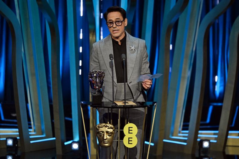 El actor recibió el BAFTA al Mejor Actor de Reparto, victoria que lo deja a un paso del Oscar