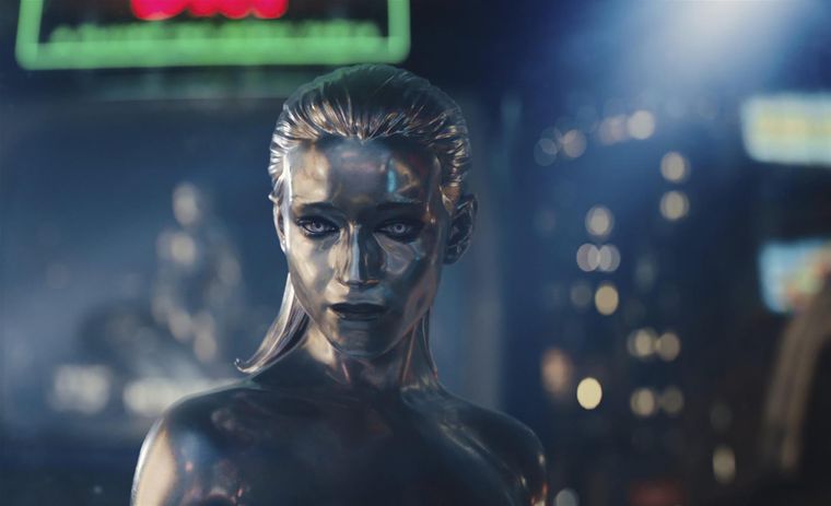 Julia Gardner como Shalla Ball, también conocida como Silver Surfer.