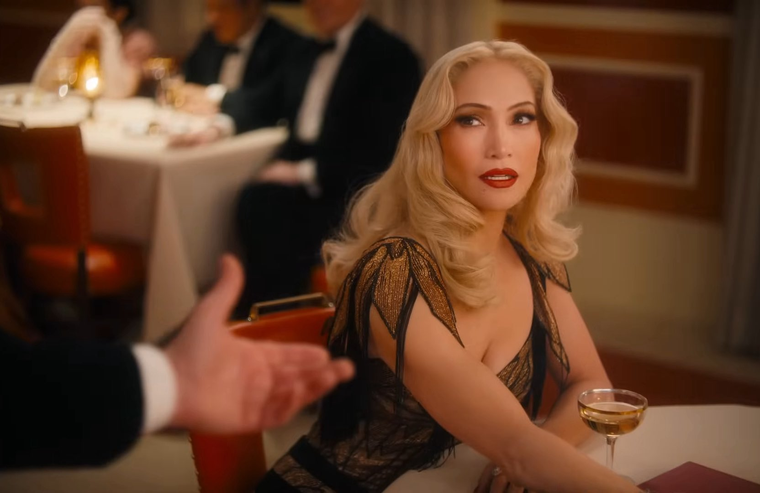 Jennifer Lopez interpreta a una estrella del cine clásico en la nueva adaptación 