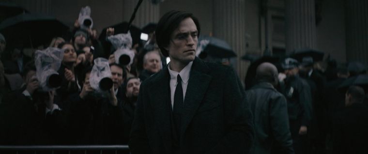 Robert Pattinson como Bruce Wayne