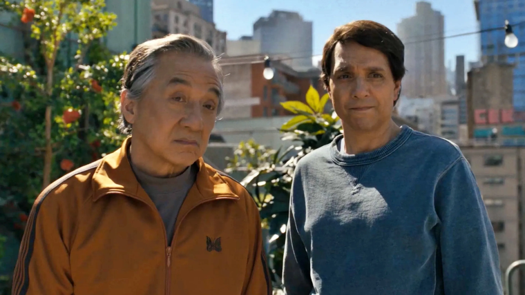 A pesar de sus 71 años, Jackie Chan no utilizó ni dobles de acción ni CGI para sus escenas de acción en Karate Kid: Legends, para aportarle así realismo y ritmo a sus secuencias. A pesar de sus 71 años, Jackie Chan no utilizó ni dobles de acción ni CGI para sus escenas de acción en Karate Kid: Legends, para aportarle así realismo y ritmo a sus secuencias.