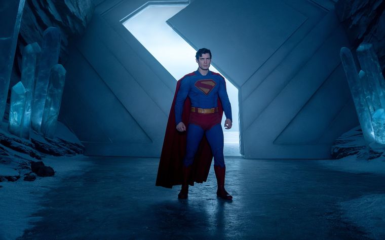 Superman se aleja de la pantalla grande.&nbsp;