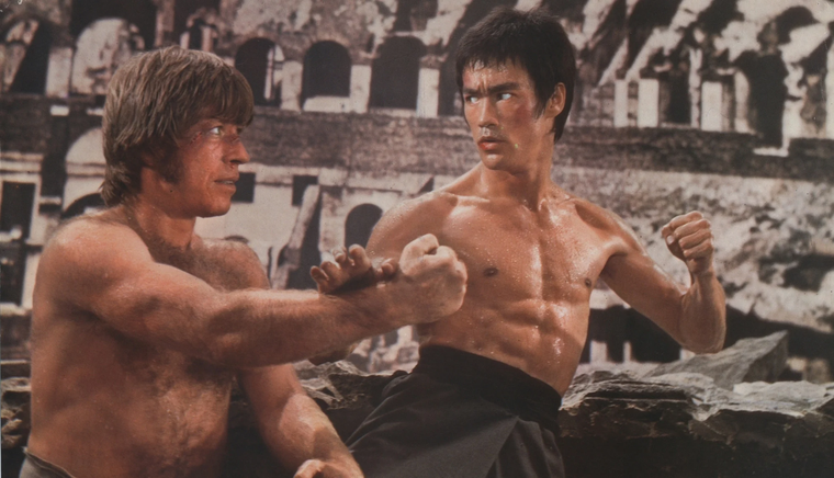Chuck Norris junto a Bruce Lee en The Way of the Dragon. Chuck Norris junto a Bruce Lee en The Way of the Dragon.