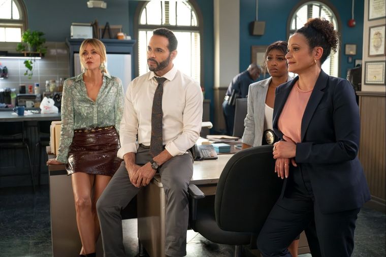 La serie es producida por Hulu y se encuentra en Disney+. La serie es producida por Hulu y se encuentra en Disney+.