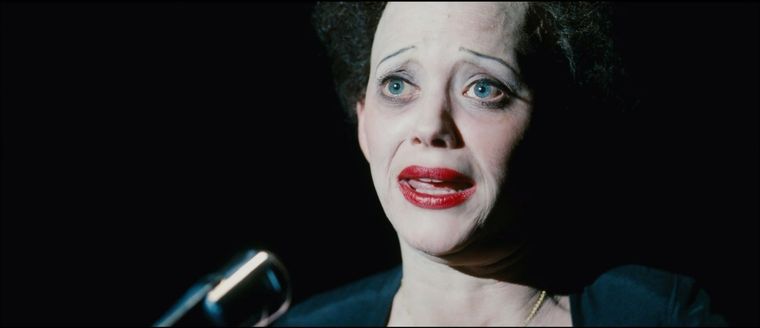 La actriz francesa Marion Cotillard se puso en la piel de la mítica cantante francesa en la película La vie en Rose de 2007