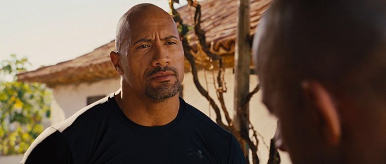 En la infame escena Johnson y Diesel parecen estar en películas distintas