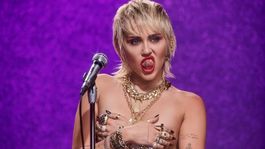 Miley Cyrus pasó de la televisión y el cine a la música y ahora estrenó su nuevo videoclip
