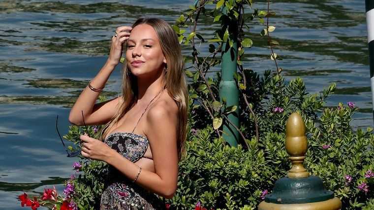 Ester Expósito posó con una bikini retro que deslumbró a todos