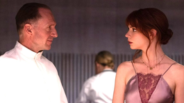 Ralph Fiennes y Anya Taylor-Joy protagonizan El menú