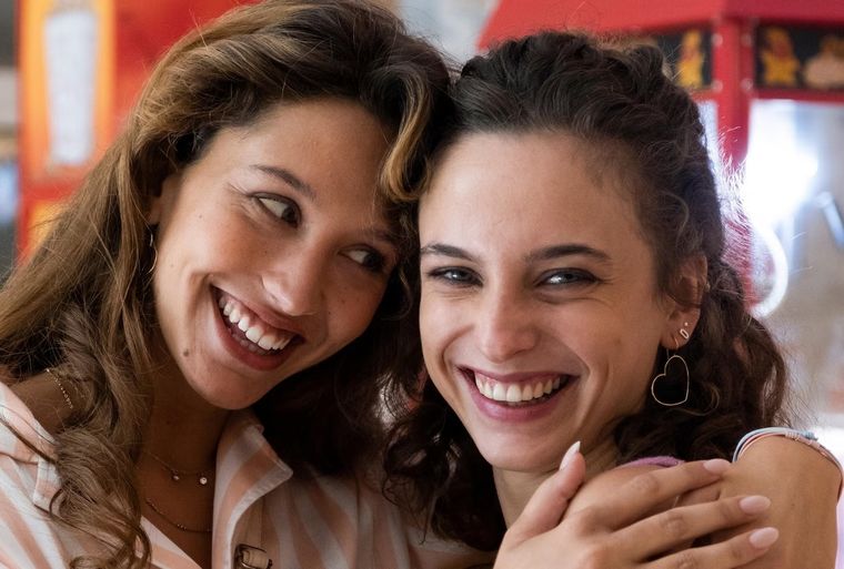 Adoración cuenta con seis episodios. Adoración cuenta con seis episodios.